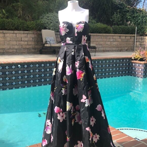 Sequin Hearts Strapless Black & Floral Gown Size 3 - Picture 2 of 8